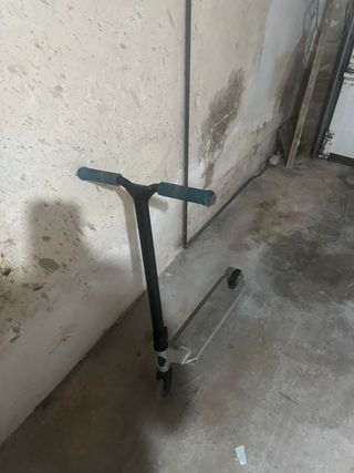 Patinete plateado