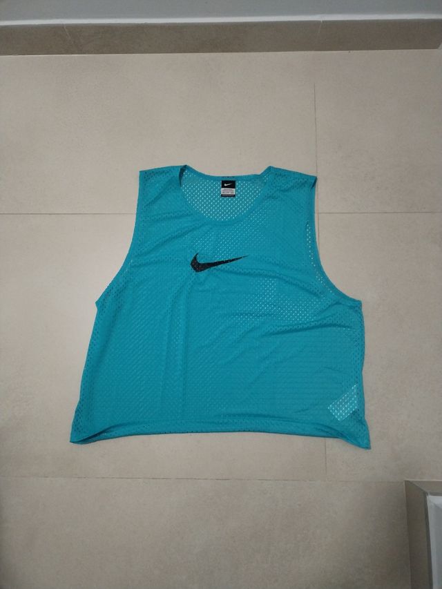 Peto entrenamiento fútbol Nike adulto