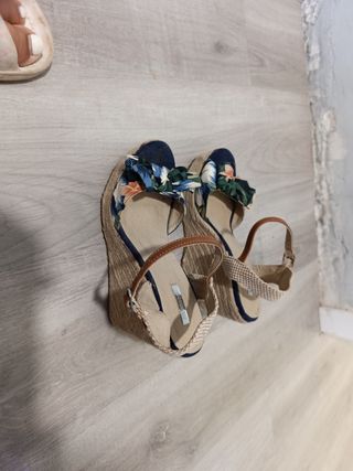 Sandalias de esparto con flores
