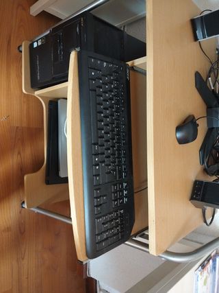 Ordenador de mesa Acer Negro con mesa incluida