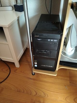 Ordenador de mesa Acer Negro con mesa incluida
