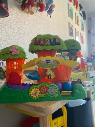 Árbol de juego interactivo VTech para bebé