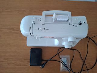 Máquina de Costura Singer Tradition 2282