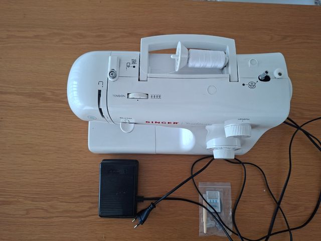 Máquina de Costura Singer Tradition 2282