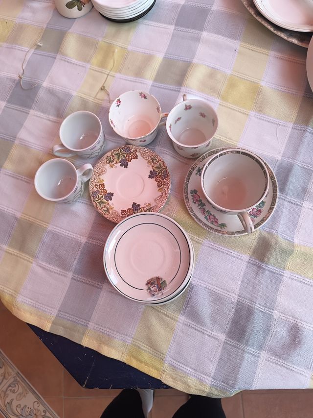 Tazas y platillos de porcelana vintage