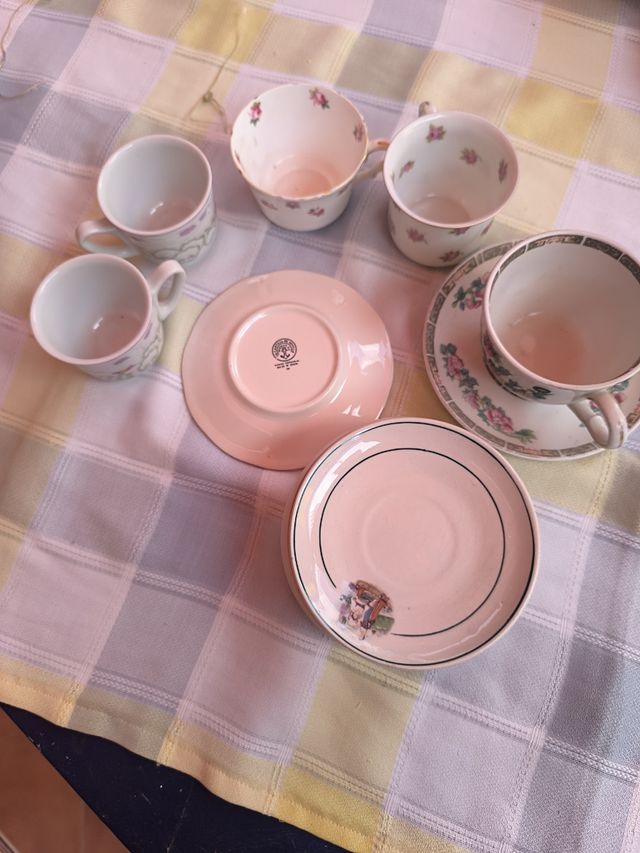 Tazas y platillos de porcelana vintage