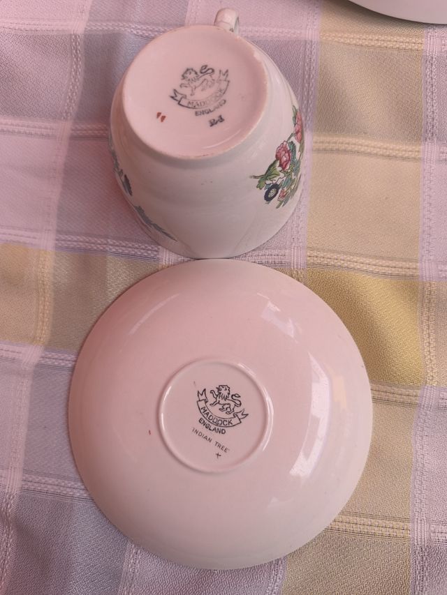Tazas y platillos de porcelana vintage