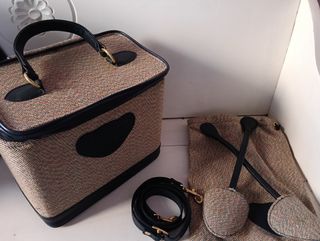 Neceser de viaje de tweed con asas de cuero