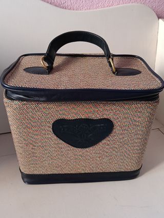 Neceser de viaje de tweed con asas de cuero