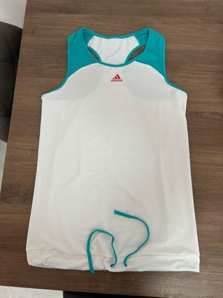 Camiseta deportiva Adidas blanca y turquesa
