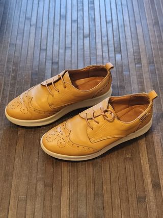 Zapatos Pikolinos Oxford piel auténtica mostaza