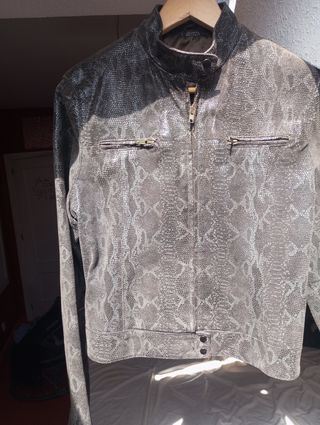 Chaqueta imitación piel serpiente