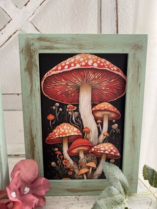 Lote cuadros verdes ardilla entre bellotas y setas