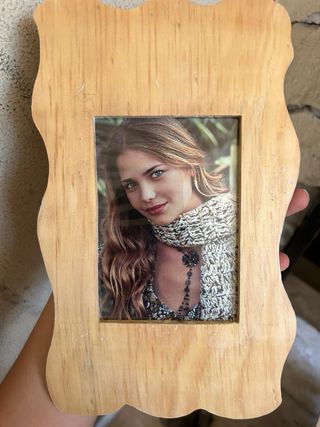 Portafoto in legno con cornice ondulata