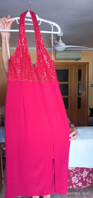 Vestido de ceremonias rojo.
 queda muy elegante.
