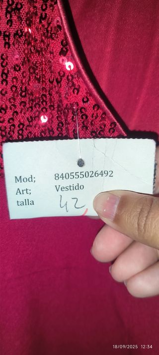 Vestido de ceremonias rojo.
 queda muy elegante.
