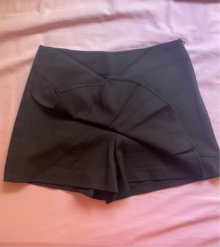 Falda pantalón con volante negro