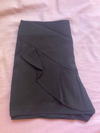 Falda pantalón con volante negro