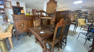 Mesa de comedor antigua de madera y mármol