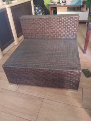 Sillón de patio de mimbre marrón