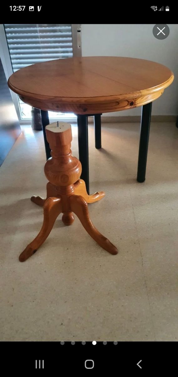 Mesa redonda de madera y metal