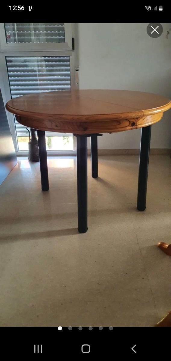 Mesa redonda de madera y metal