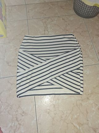 Falda de rayas beige y negra