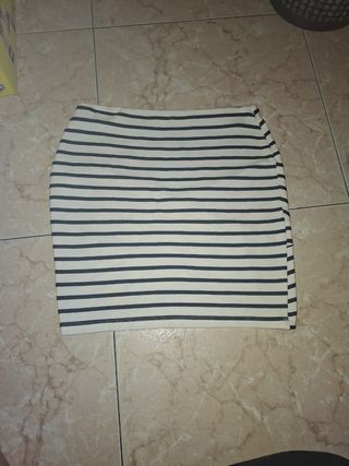 Falda de rayas beige y negra