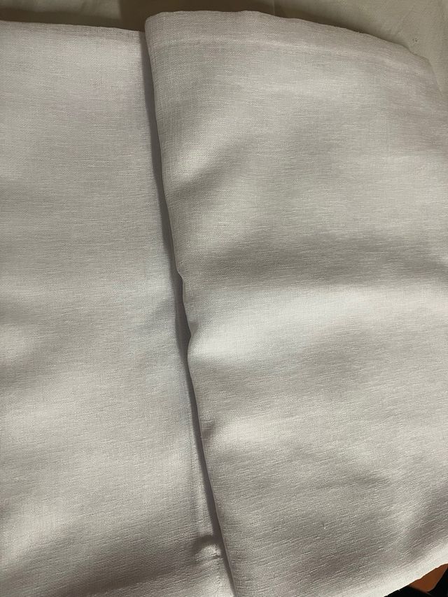 Cortinas blancas para mesa dulce