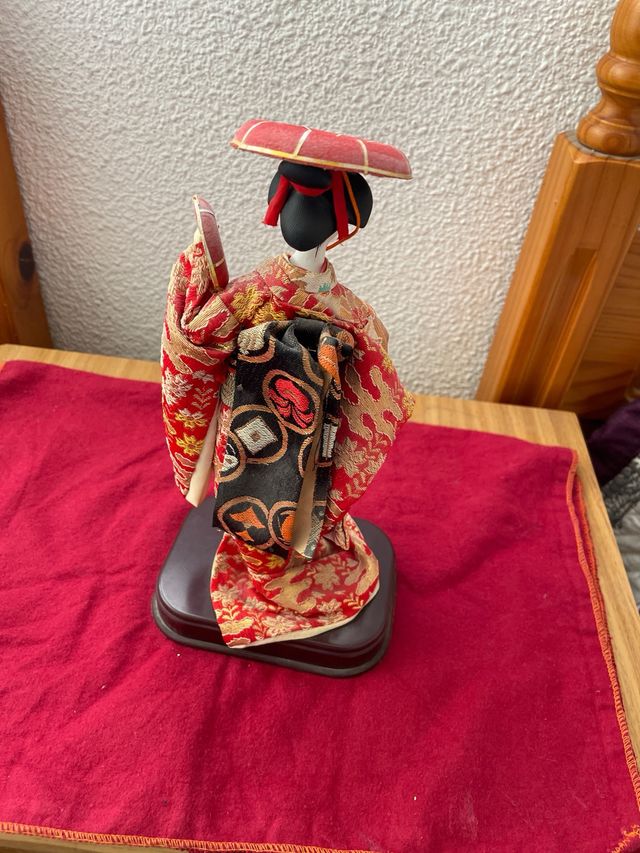 Muñeca japonesa tradicional
