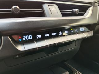 LEXUS UX 2.0 250H BUSINESS NAVIGATION