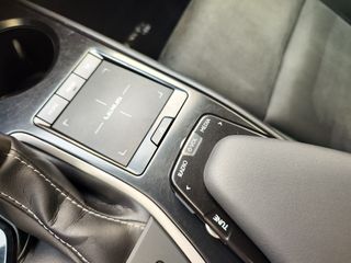 LEXUS UX 2.0 250H BUSINESS NAVIGATION