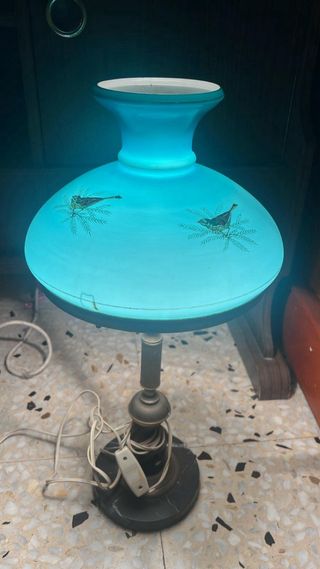 Lámpara vintage de mesa con pantalla de vidrio