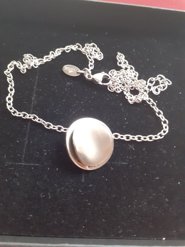 Cadena y colgante Lotus plateado