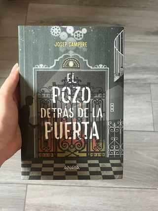 el pozo detrás de la puerta