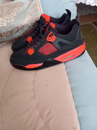 Zapatillas Nike Jordan Negras y Rojas