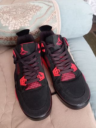 Zapatillas Nike Jordan Negras y Rojas