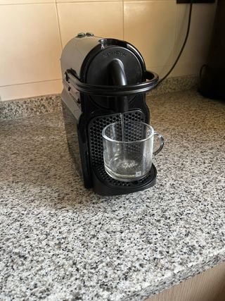Cafetera Nespresso Inissia Negra