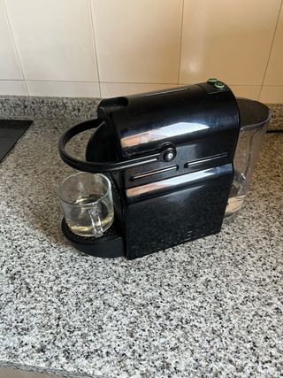 Cafetera Nespresso Inissia Negra