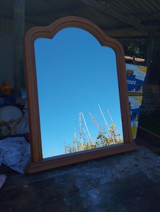 Specchio con cornice in legno