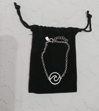 Pulsera con diseño de ola