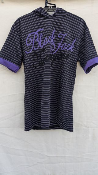 T-shirt a righe nere e viola con cappuccio