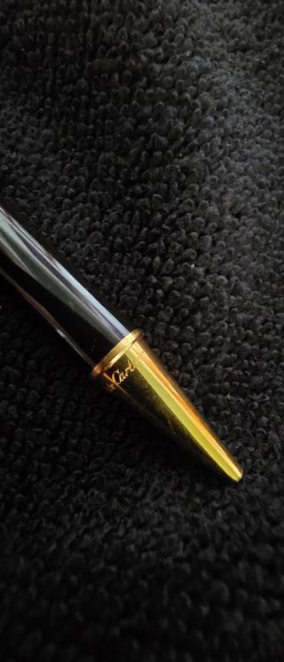 Bolígrafo Must de Cartier.