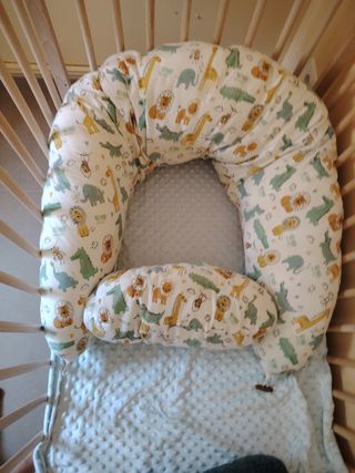 Almohada de lactancia con estampado de animales