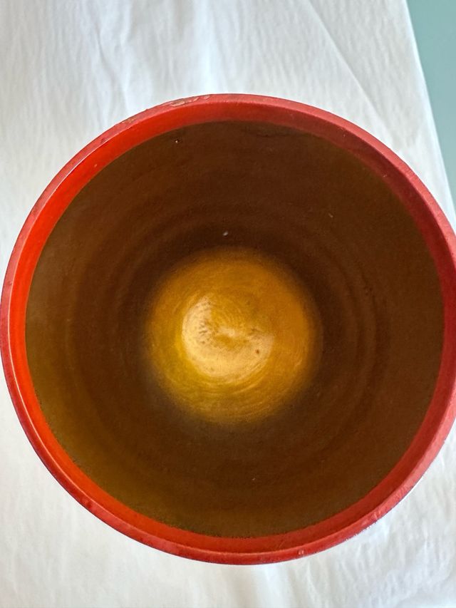 Vaso de madera pintado a mano