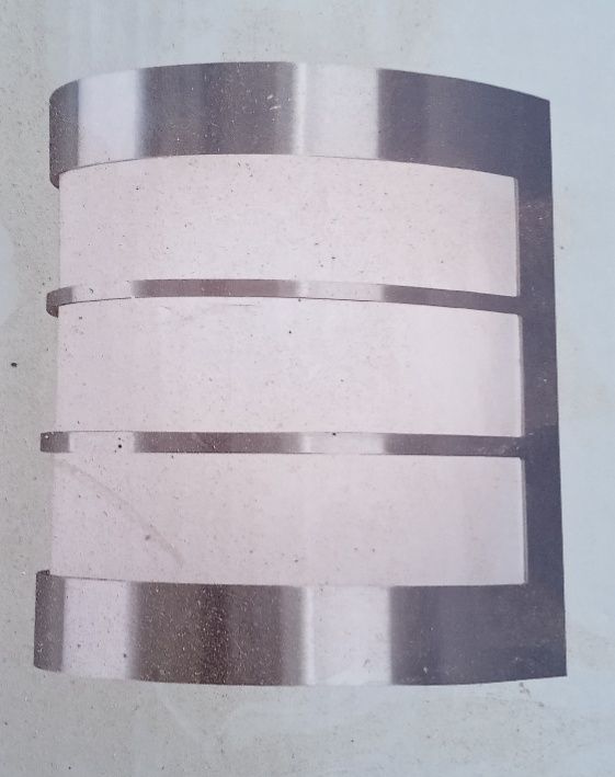 Lámpara de pared moderna plateada y blanca