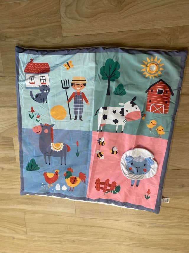 Alfombra infantil de actividades granja