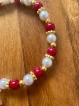 Pulsera con colgante de fresa