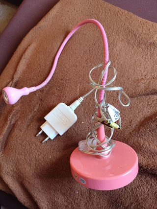 Lámpara de mesa IKEA rosa