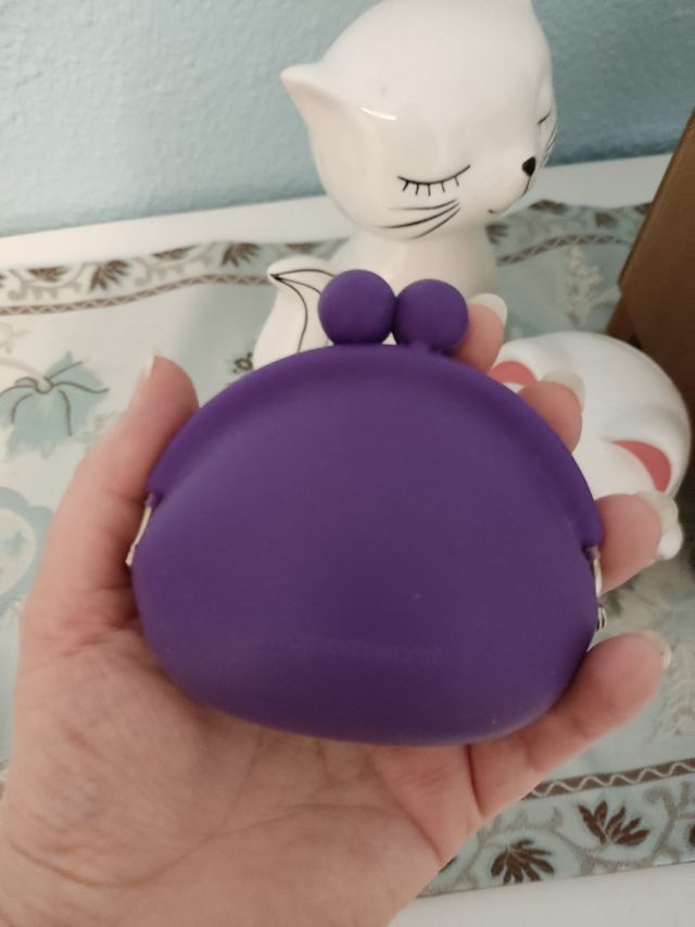 Monedero de silicona violeta